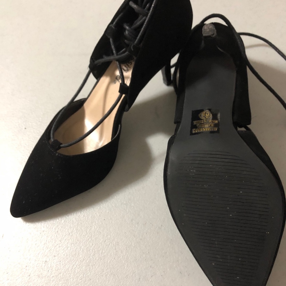 Heels - Picture 3 of 4